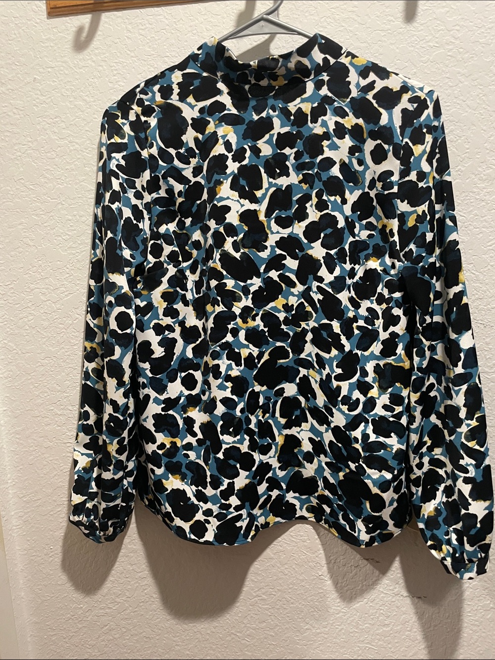 Womens Long-Sleeve Printed Blouse in Teal Black and White